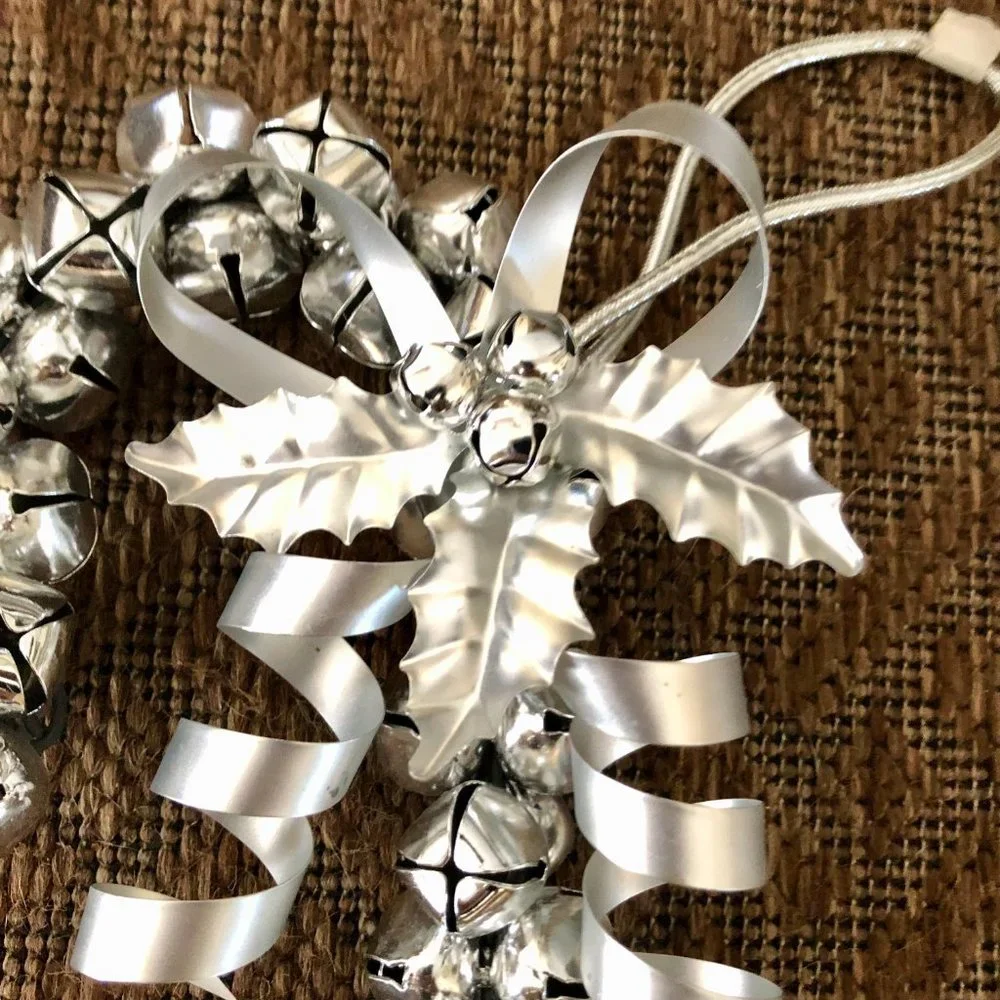 Hallmark Jingle Bell Christmas Door Wreath Candy Cane Shape Silver Bells New